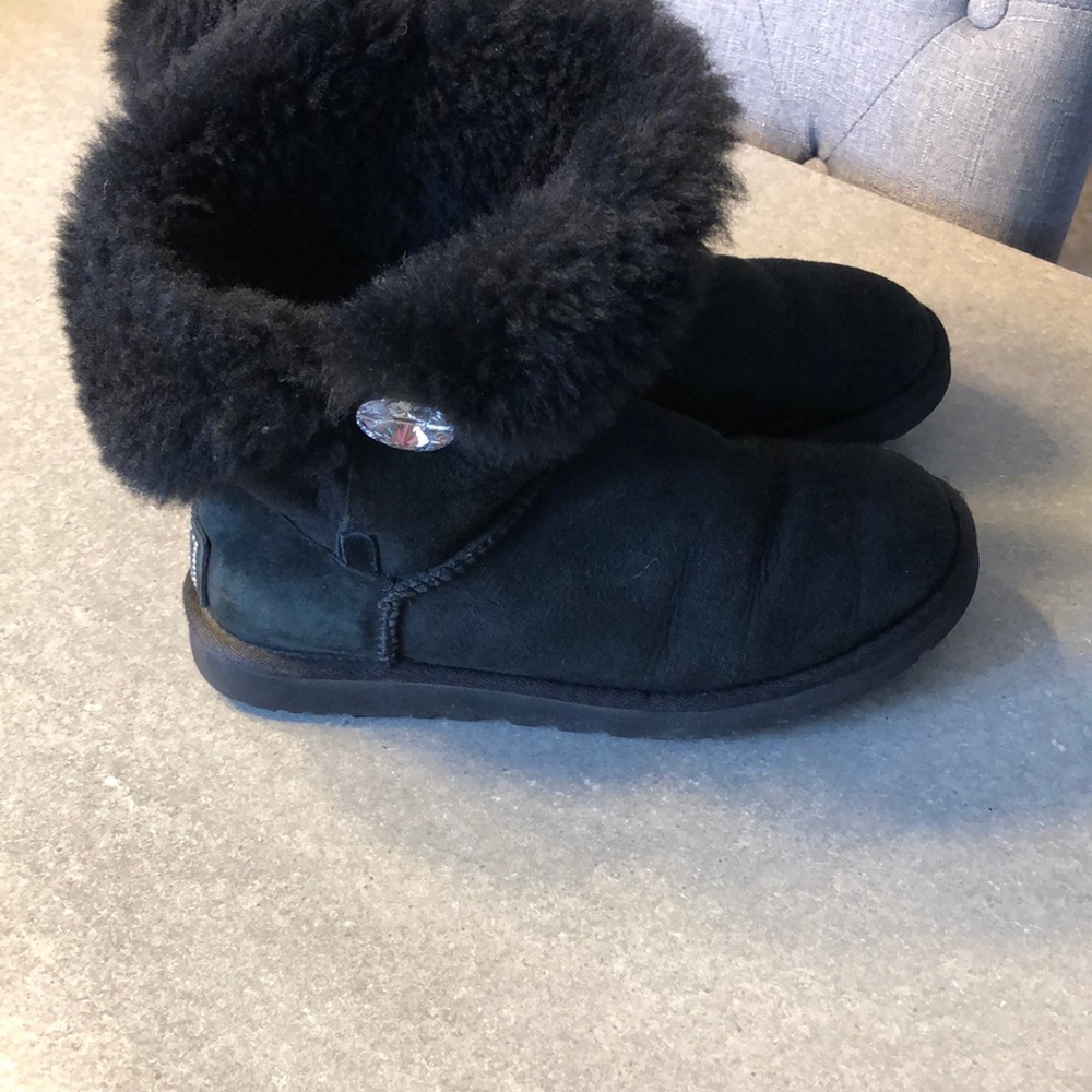 UGG